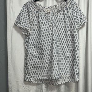 Levi’s Women’s XL Blouse white base blue flowers lightweight, elastic ruffles